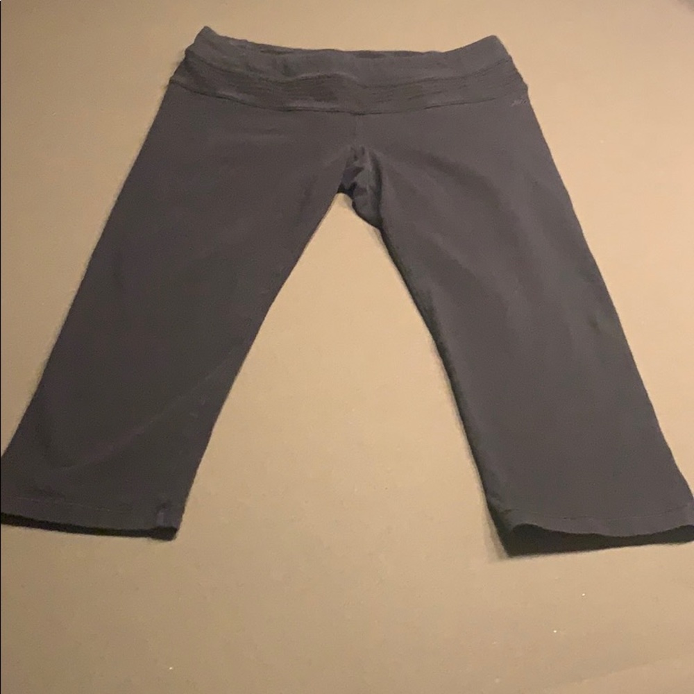 CapriAvia workout leggings